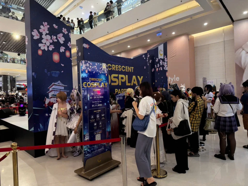 Tạp Chí Cosplay 1 Nhà in Phát hân hạnh cung cấp dịch vụ in ấn cho Show trình diễn Cosplay tại Crescent Mall - In Tạp Chí Cosplay